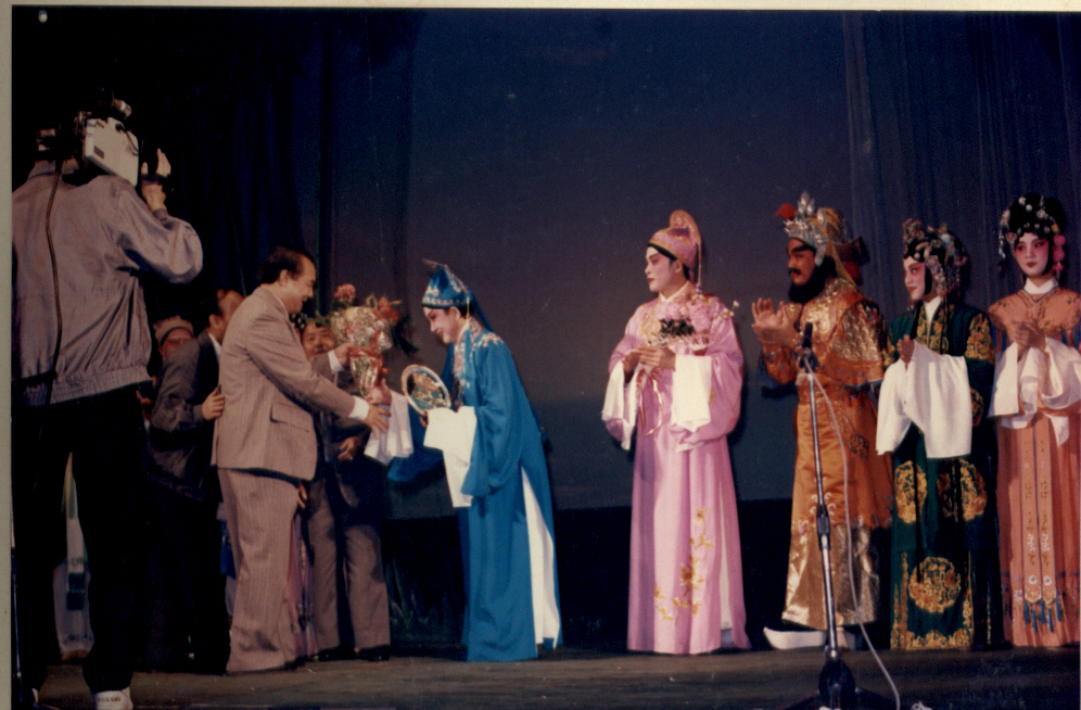 1991年3月3日，著名粵劇表演藝術(shù)家紅線女率粵劇團回到家鄉(xiāng)開平演出  .jpg