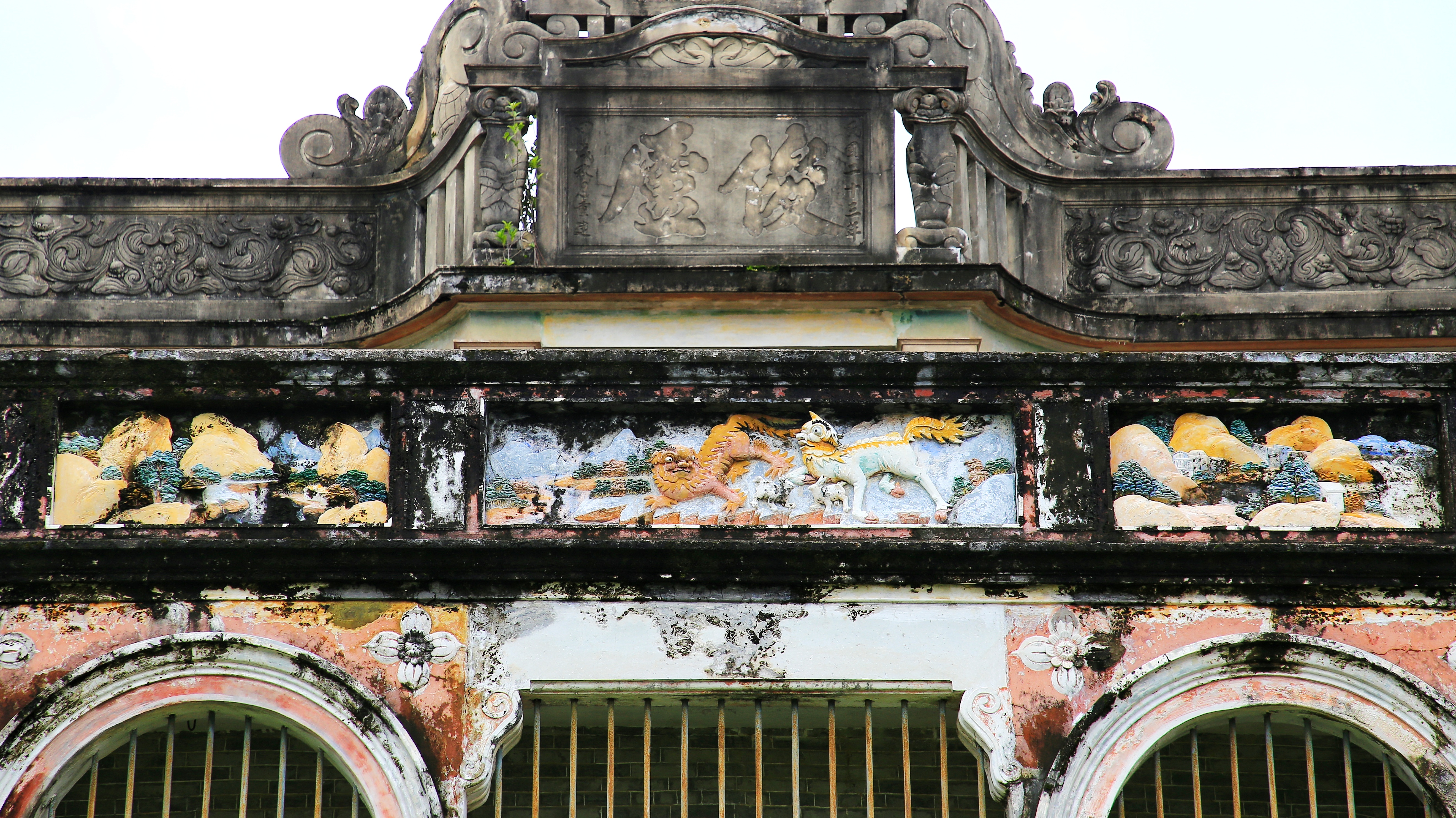 開平赤坎蝦村耀華坊廬宅灰塑(關(guān)萬全攝) .jpg