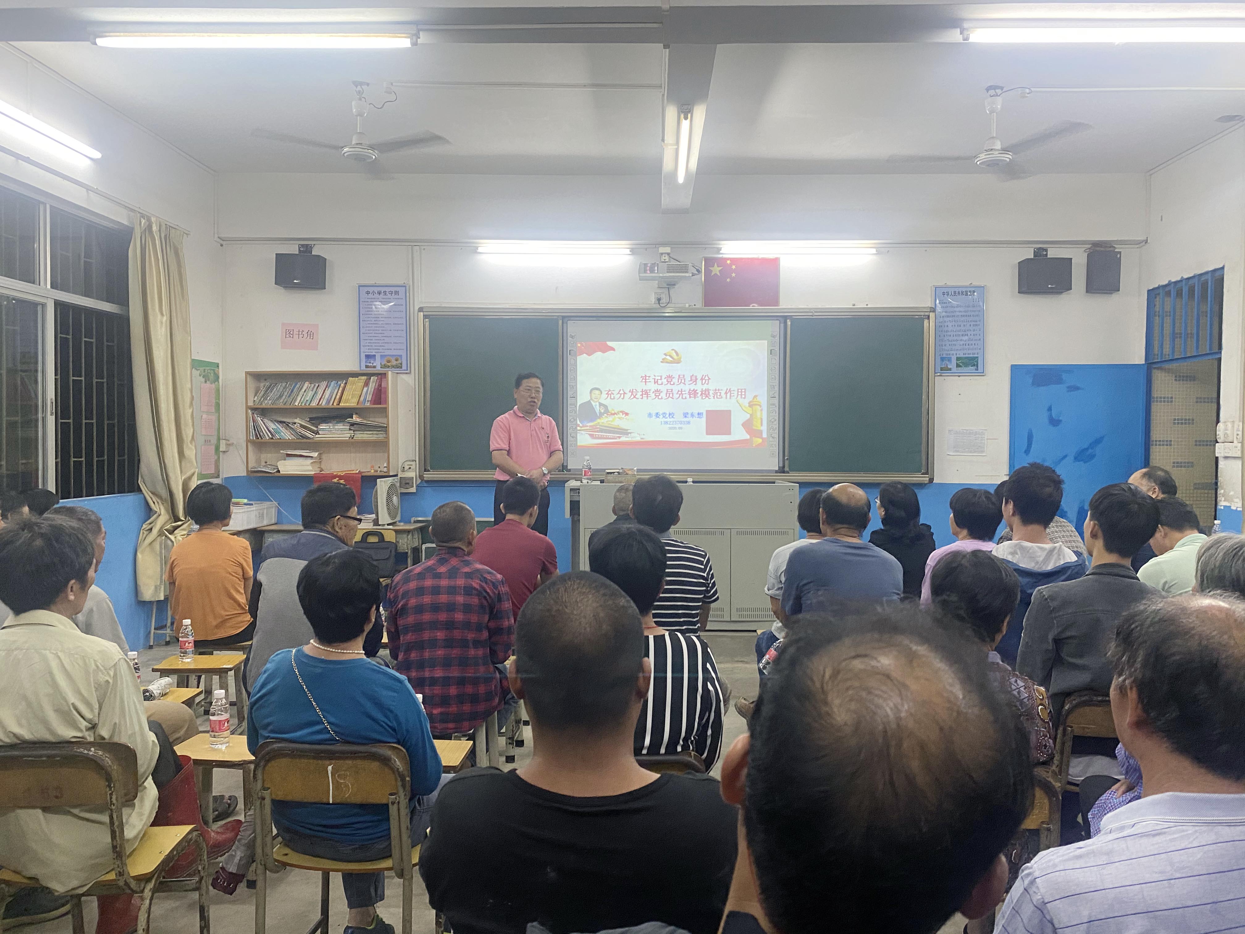 “夜間黨校”開(kāi)展黨史宣講 (3).jpg