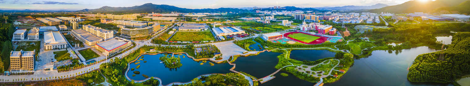 4、翠山湖高新區(qū)依山靠水，打造一流營商環(huán)境。黎武揚攝。_調(diào)整大小.jpg