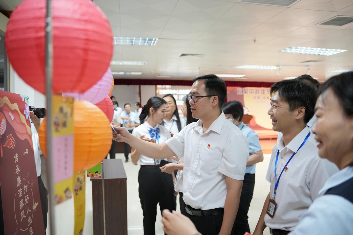 歡聚中秋佳節(jié) 政銀共譜未來(lái)--開(kāi)平市政務(wù)服務(wù)數(shù)據(jù)管理局舉辦黨建、團(tuán)建、工會(huì)共建活動(dòng)_3