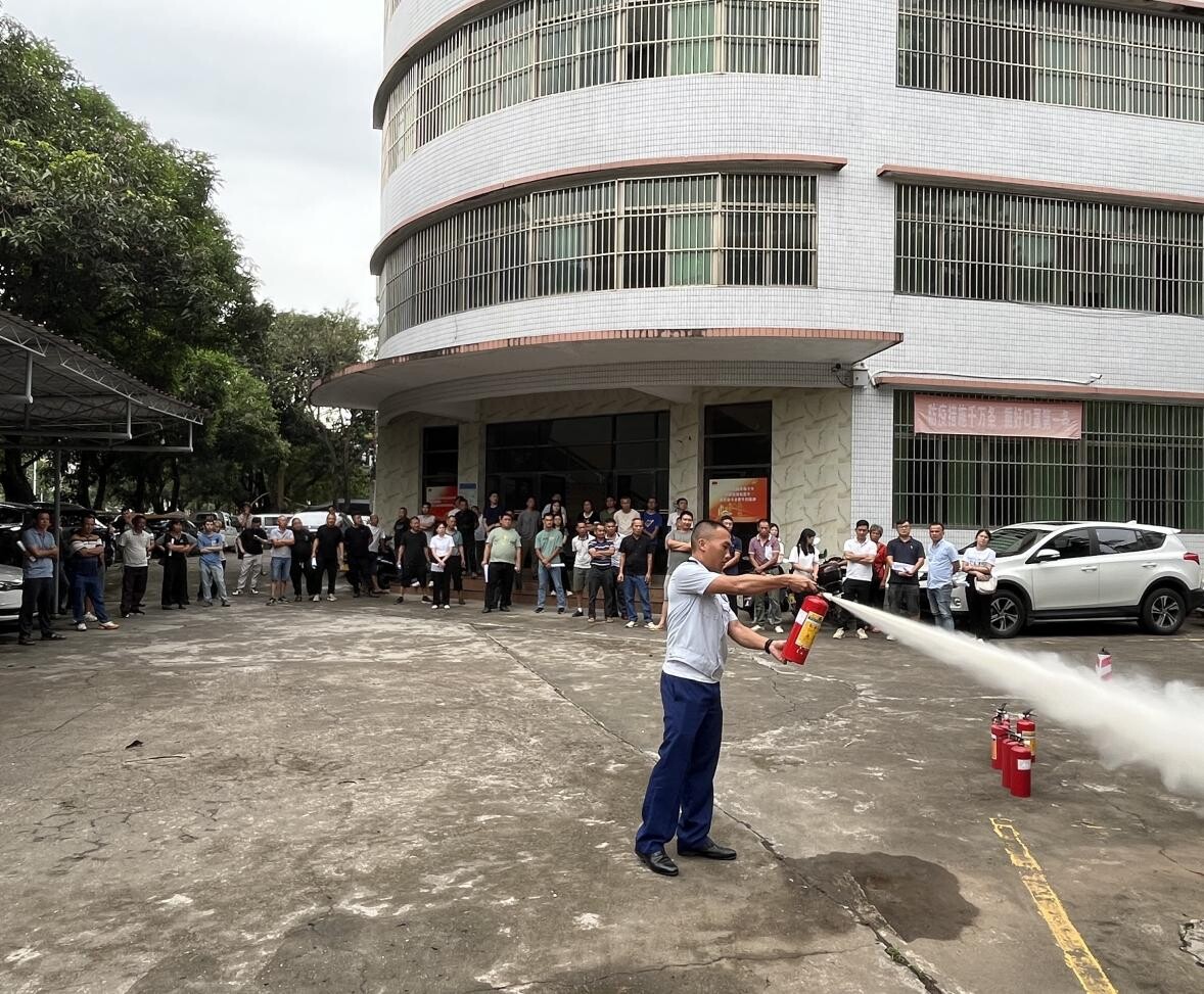 開(kāi)平市科工商務(wù)局組織召開(kāi)再生資源回收行業(yè)安全生產(chǎn)、消防培訓(xùn)會(huì)議.docx_2