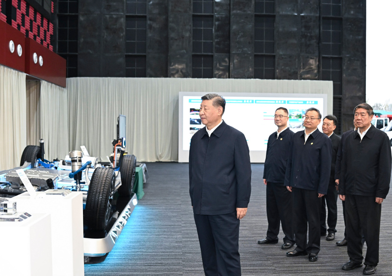 10月17日至18日，中共中央總書記、國家主席、中央軍委主席習(xí)近平在安徽考察。這是17日下午，習(xí)近平在合肥濱湖科學(xué)城察看安徽省重大科技創(chuàng)新成果集中展示。