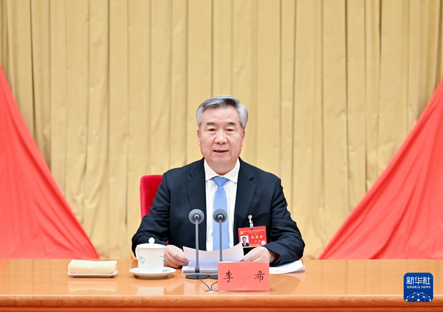 ??1月6日，中國共產(chǎn)黨第二十屆中央紀(jì)律檢查委員會(huì)第四次全體會(huì)議在北京開幕。中共中央政治局常委、中央紀(jì)律檢查委員會(huì)書記李希代表中央紀(jì)律檢查委員會(huì)常務(wù)委員會(huì)作題為《深入推進(jìn)黨風(fēng)廉政建設(shè)和反腐敗斗爭(zhēng)，以全面從嚴(yán)治黨新成效為推進(jìn)中國式現(xiàn)代化提供堅(jiān)強(qiáng)保障》的工作報(bào)告。