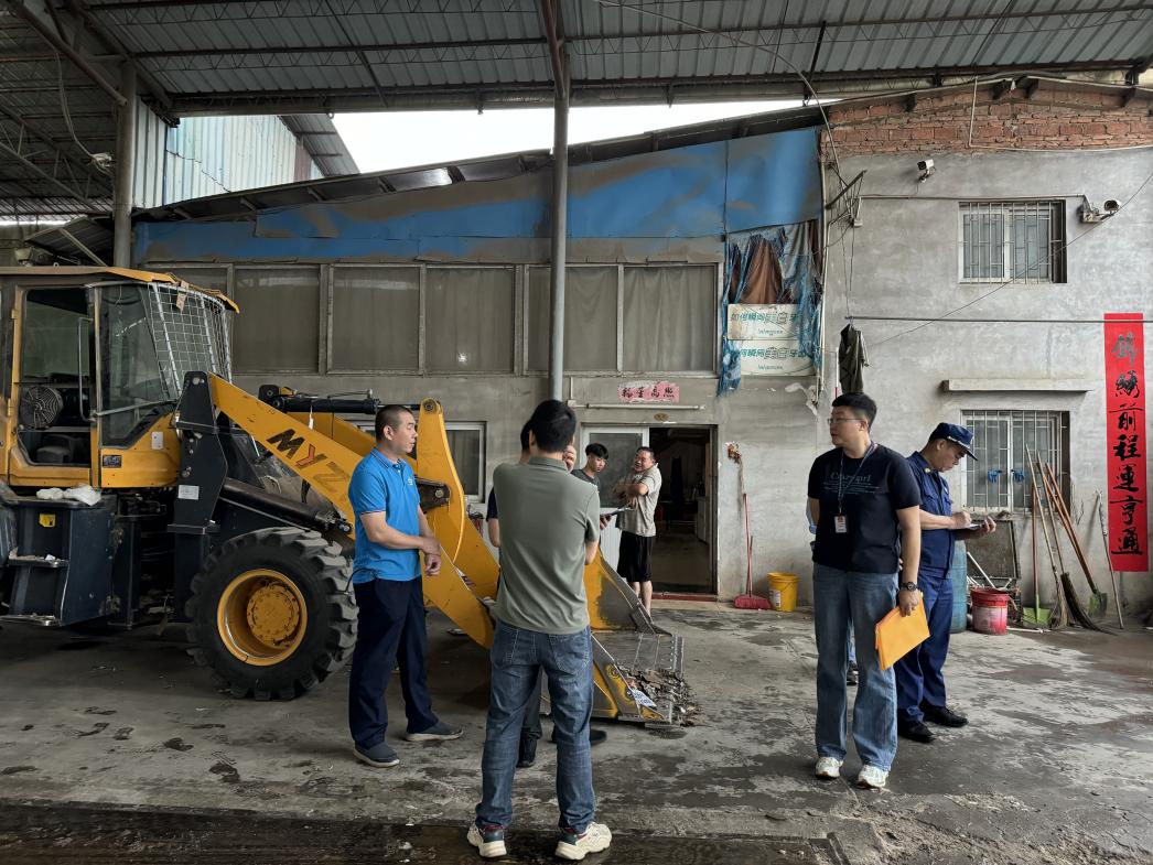 (掛網(wǎng))開平市科工商務局開展“五一”節(jié)前商貿(mào)領(lǐng)域安全檢查.docx_1