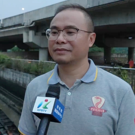 同期聲1 龍東村黨總支部書記、主任  開平市龍舟協(xié)會會長 何杰賢_副本.png