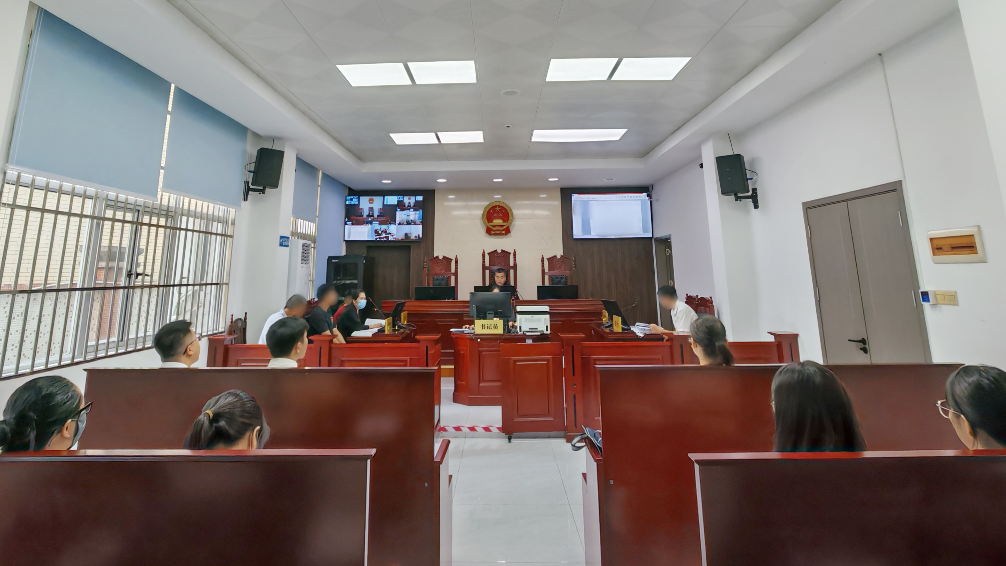 旁聽現(xiàn)場(chǎng).jpg