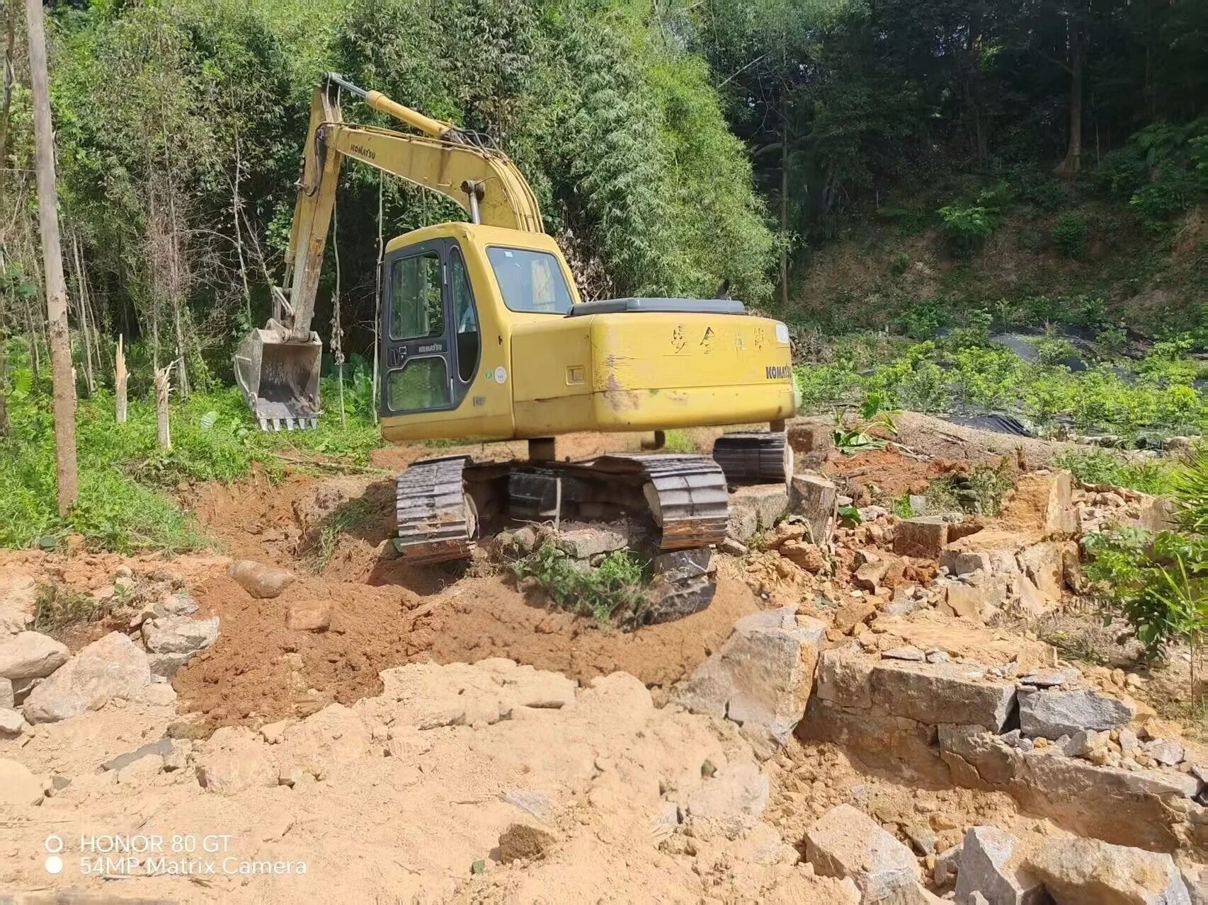 黨旗飄揚(yáng)踐初心，拆危攻堅(jiān)顯擔(dān)當(dāng)——新星村拆出鄉(xiāng)村振興新圖景