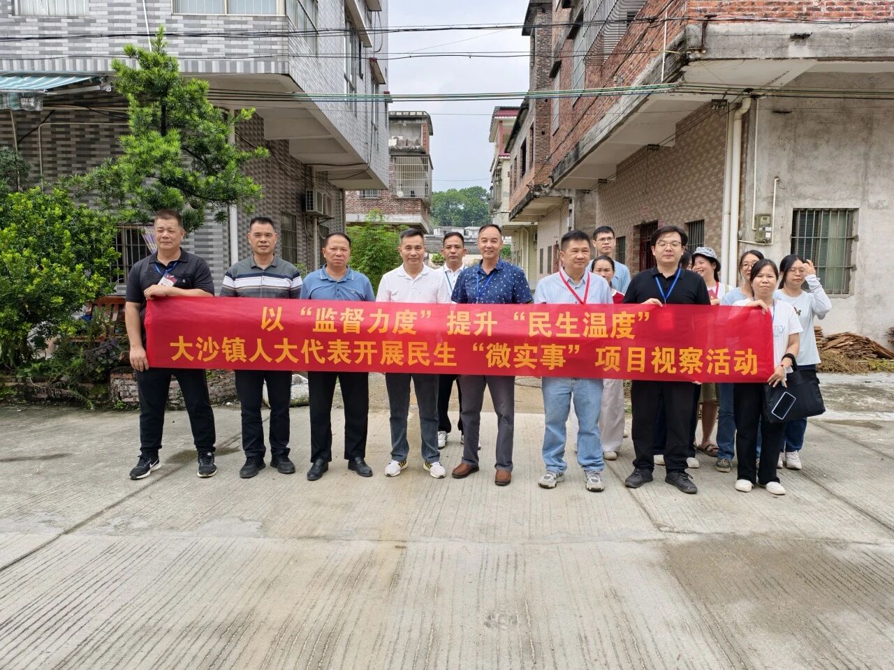 坑洼路變“暖心路”  江門市開(kāi)平市大沙鎮(zhèn)人大為大沙鎮(zhèn)初級(jí)中學(xué)師生筑起安全舒適上學(xué)路