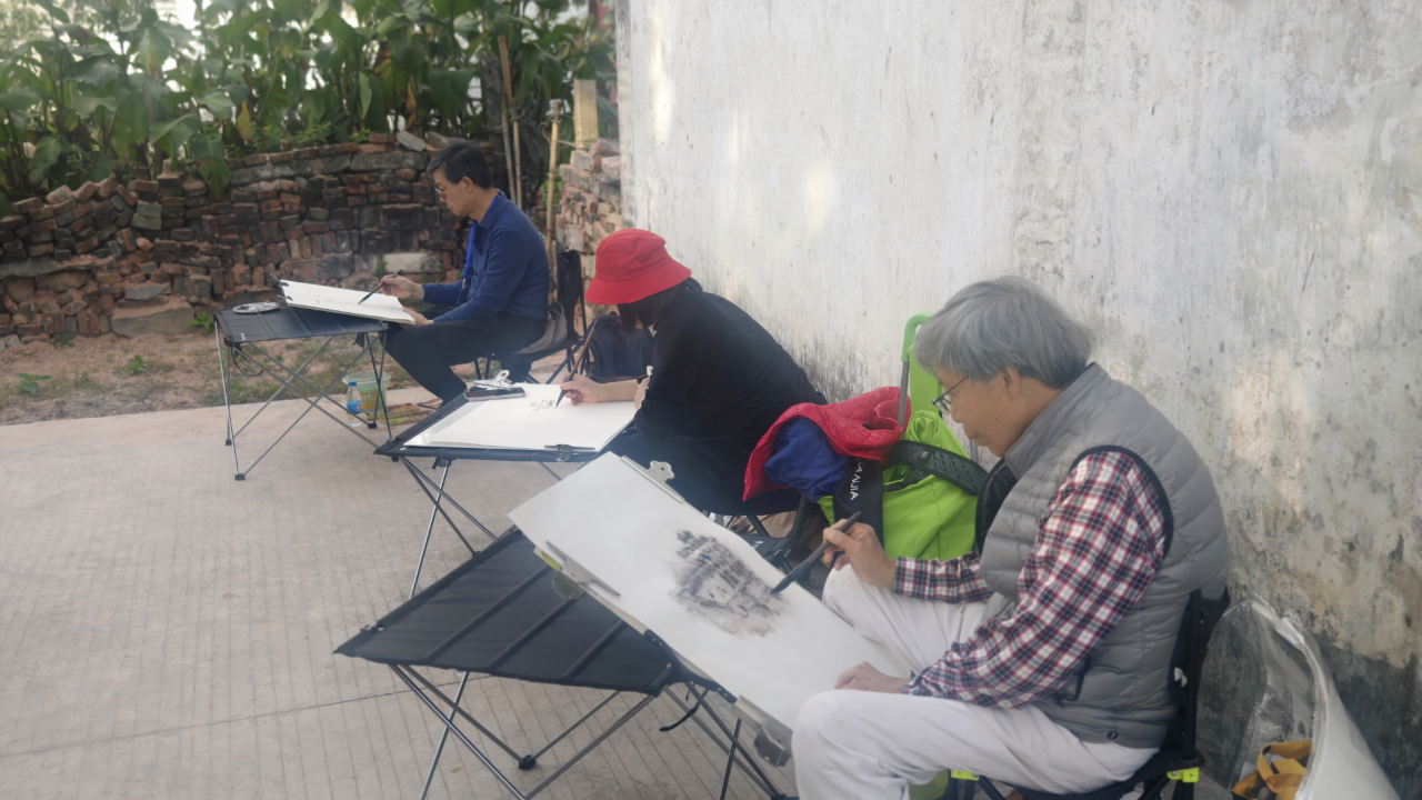 筆墨繪僑鄉(xiāng)，丹青助振興——海內(nèi)外美術(shù)家走進(jìn)月山大崗村，用藝術(shù)點亮“百千萬工程”