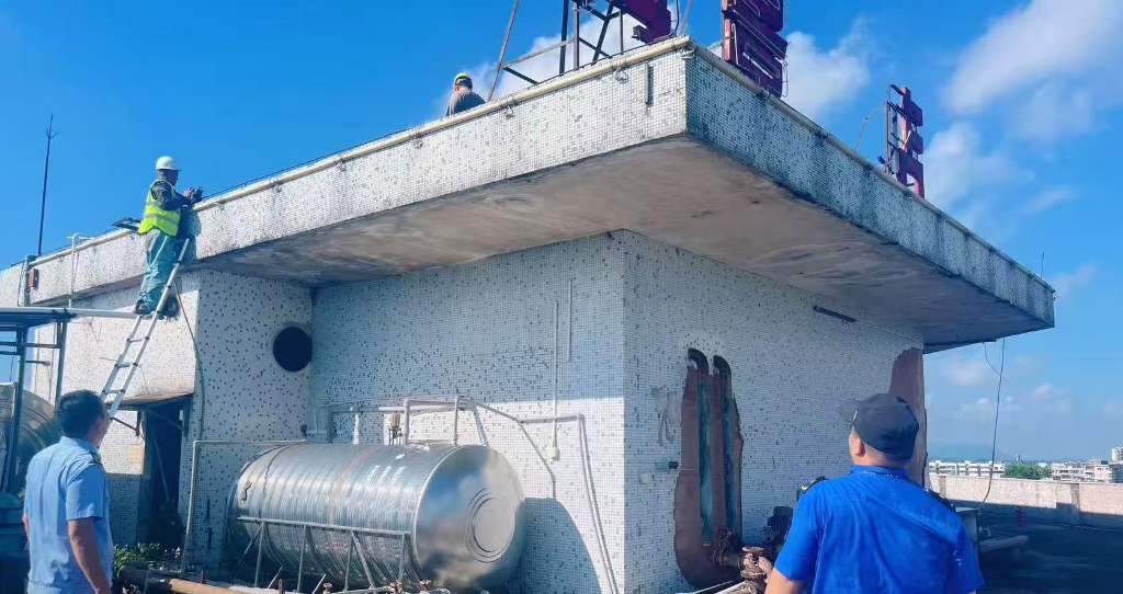 開展專項(xiàng)整治  推進(jìn)戶外廣告安全管理