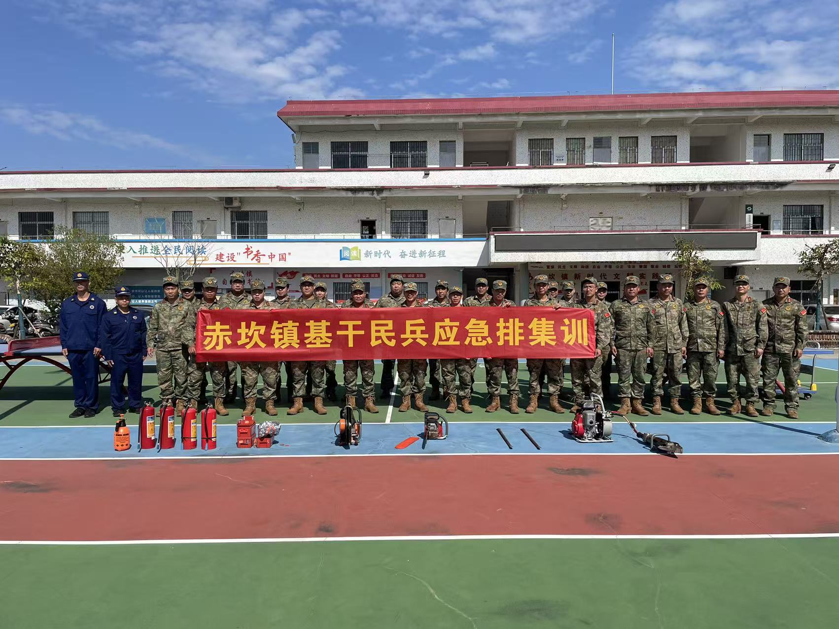 以訓(xùn)促戰(zhàn)強(qiáng)本領(lǐng)，赤坎鎮(zhèn)基干民兵應(yīng)急排開展集訓(xùn)