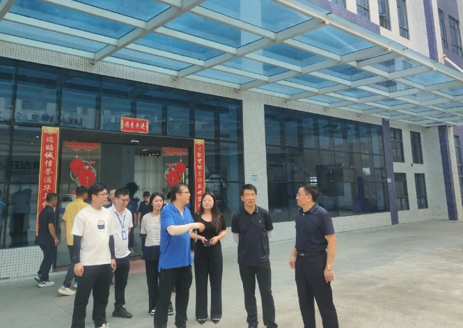 “防蚊復(fù)工”雙線齊抓，翠山湖產(chǎn)業(yè)園全力護航員工健康與企業(yè)生產(chǎn)經(jīng)營