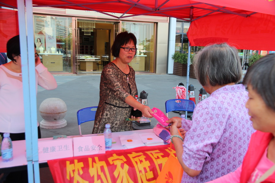 C:UsersAdministratorDesktop新建文件夾 (4)長沙街道團(tuán)工委開展青年義工服務(wù)一條街活動3.jpg C:UsersAdministratorDesktop新建文件夾 (4)長沙街道團(tuán)工委開展青年義工服務(wù)一條街活動3.jpg