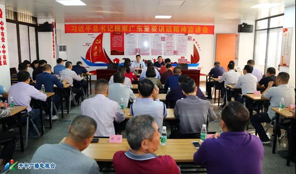 2018年12月03日， 市委書記龐正華帶隊(duì)到幕沙社區(qū)開展 “雙報(bào)到、雙服務(wù)”活動(dòng).jpg