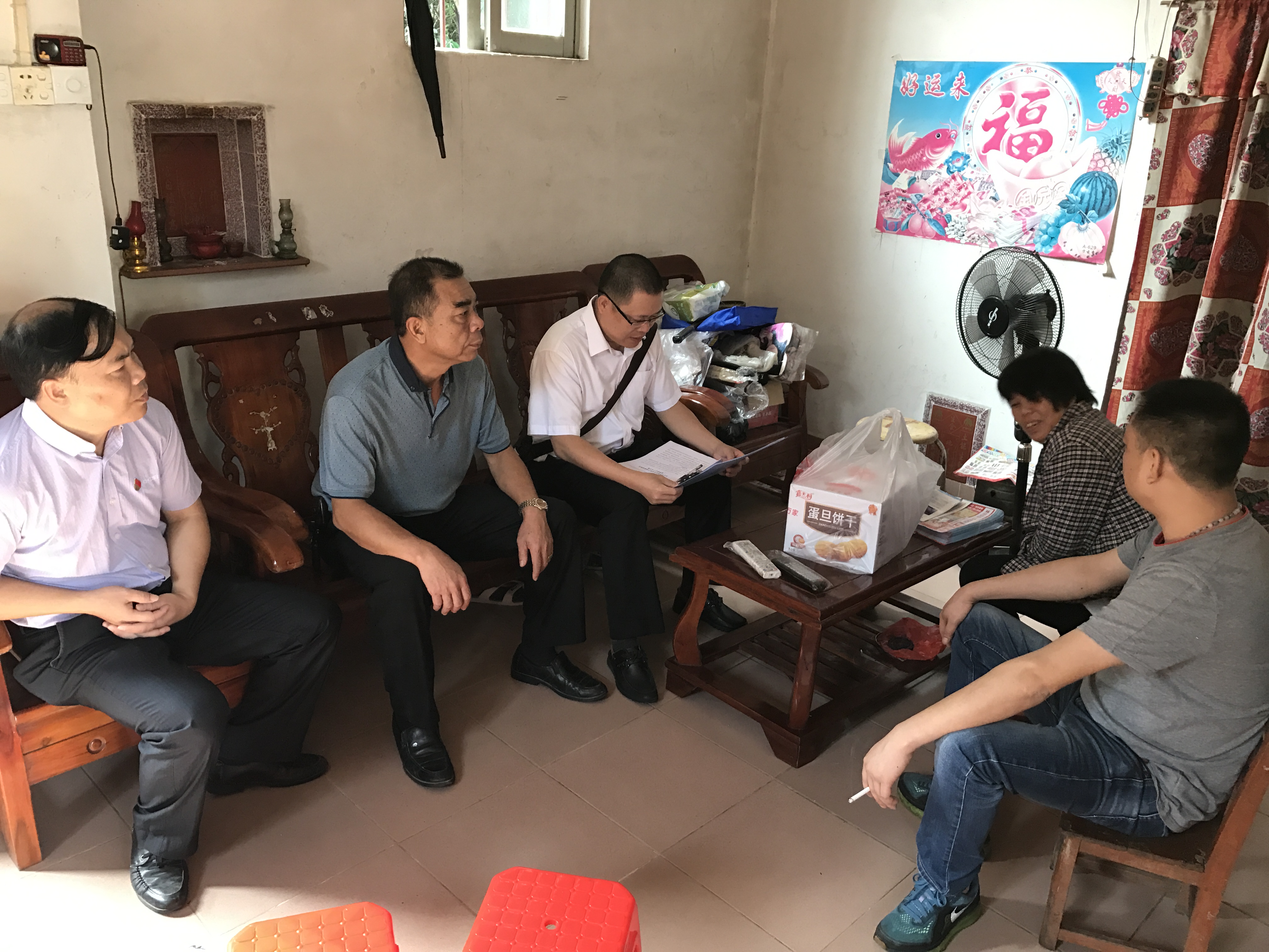 中心落實(shí)精準(zhǔn)扶貧工作入戶(hù)走訪掛鉤 幫扶貧困戶(hù)